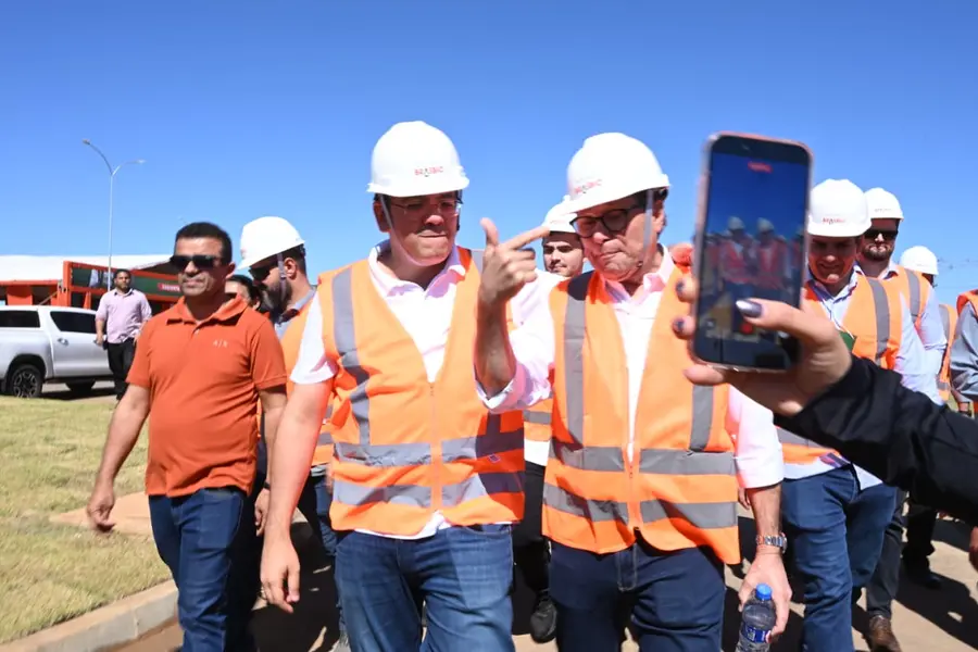Rafael visita primeira indústria de etanol de milho do Piauí em Uruçuí