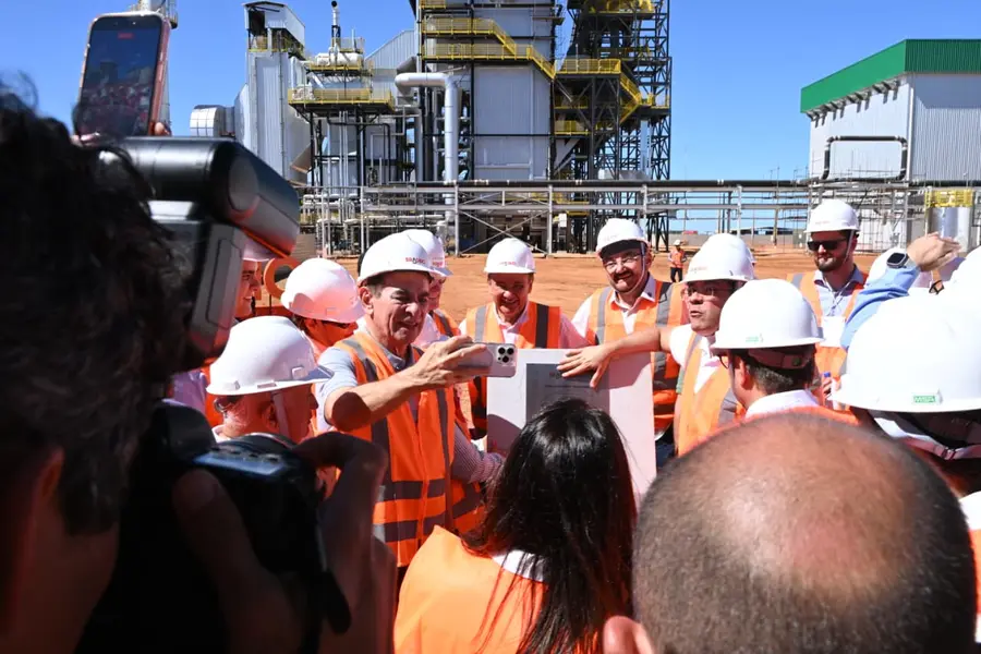 Rafael visita primeira indústria de etanol de milho do Piauí em Uruçuí