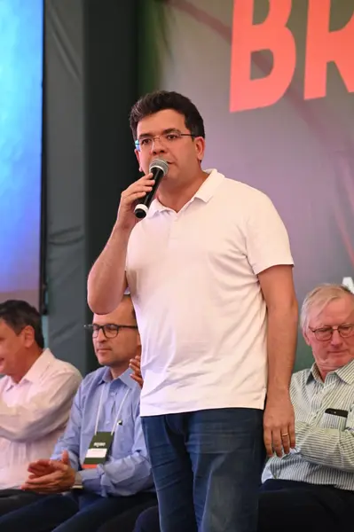 Rafael visita primeira indústria de etanol de milho do Piauí em Uruçuí