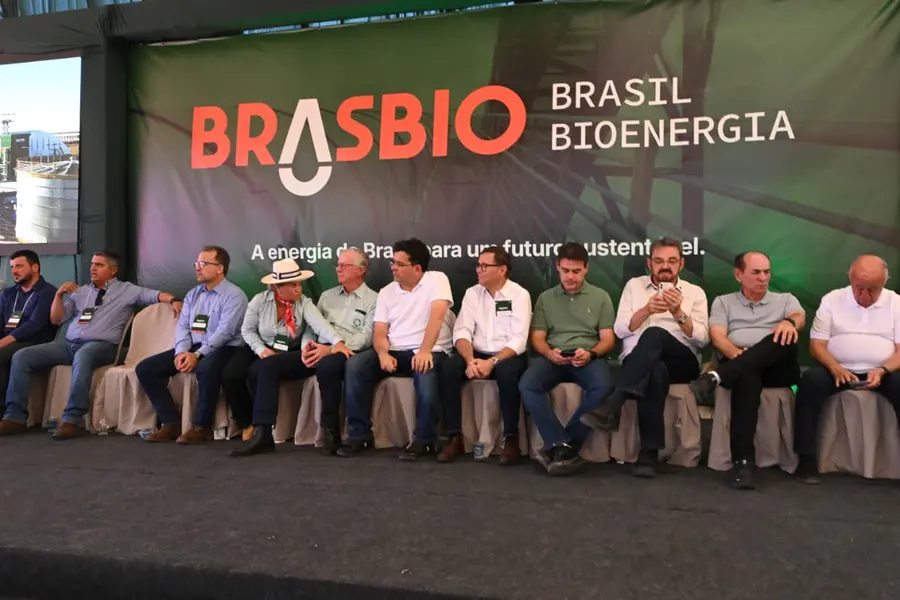 Rafael visita primeira indústria de etanol de milho do Piauí em Uruçuí