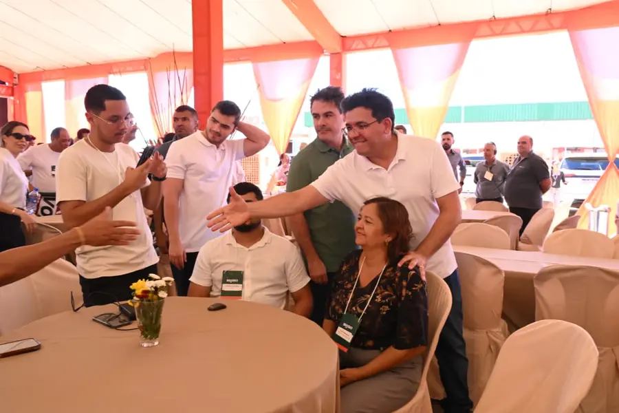 Rafael visita primeira indústria de etanol de milho do Piauí em Uruçuí