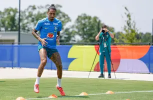 Raphinha retorna as atividades e visa retorno para ajudar no mata-mata da Copa (Foto: Reprodução / CBF)