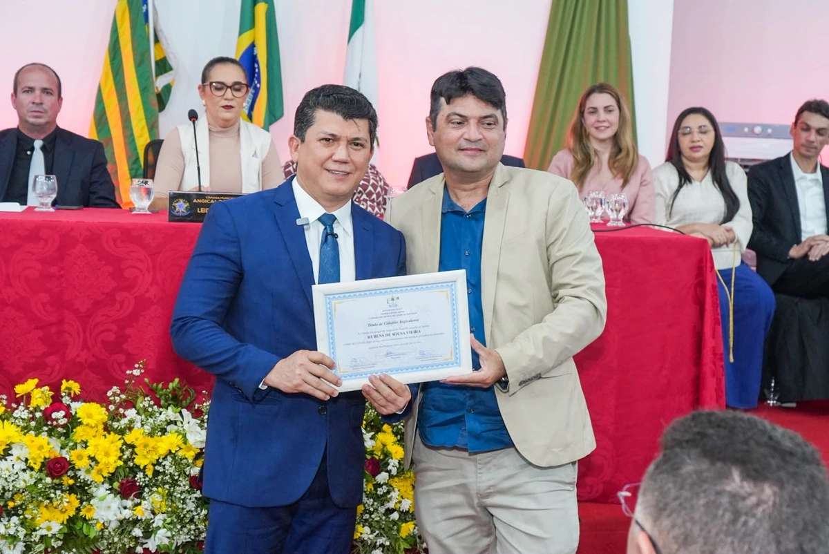 Rubens Vieira recebe Título de Cidadão Angicalense em solenidade