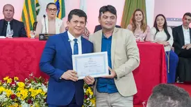 Rubens Vieira recebe Título de Cidadão Angicalense em solenidade (Foto: Reprodução)