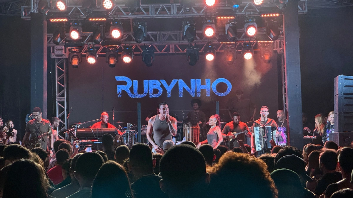 Saiddy Bamba e Rubynho embalam noite de nostalgia e muito pagode em Teresina