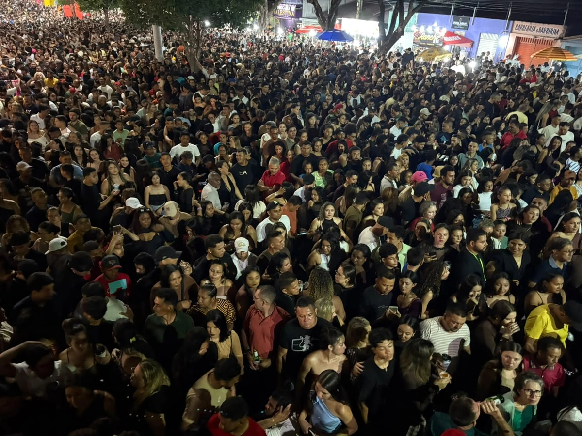 Show de Pablo marca abertura do São João da Esperança e reúne grande público em Esperantina