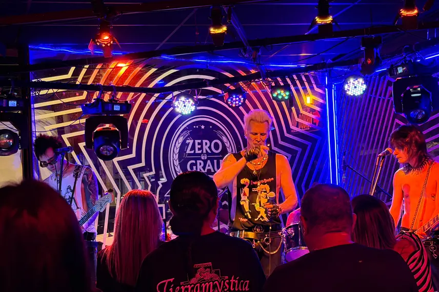 Supla celebra 40 anos de carreira e agita noite de rock em Teresina
