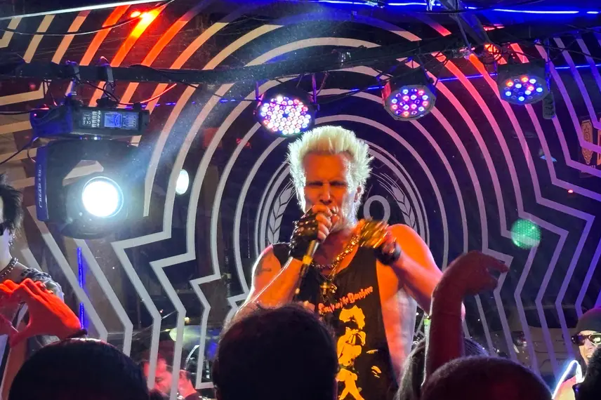 Supla celebra 40 anos de carreira e agita noite de rock em Teresina