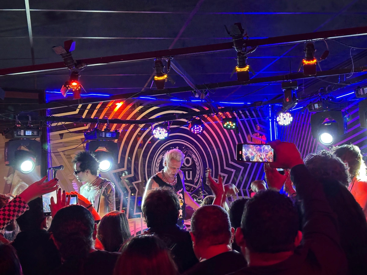 Supla celebra 40 anos de carreira e agita noite de rock em Teresina