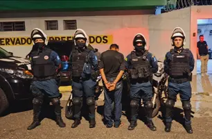 Suspeito de invadir e roubar pertences de residência é preso no Centro de Teresina (Foto: Divulgação/PMPI)